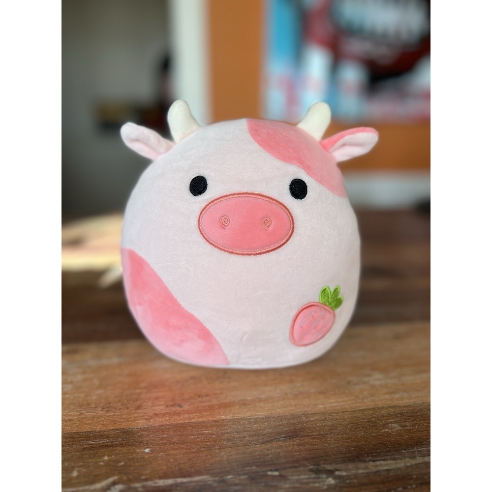 Squishmallows Reshma Strawberry Cow Hot Topic Exclusive